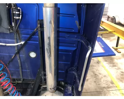 Volvo VNL Exhaust Bracket