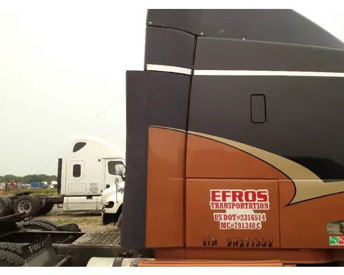 Volvo VNL Fairing (Side)