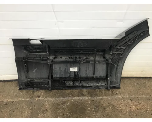 Volvo VNL Fairing (Side)