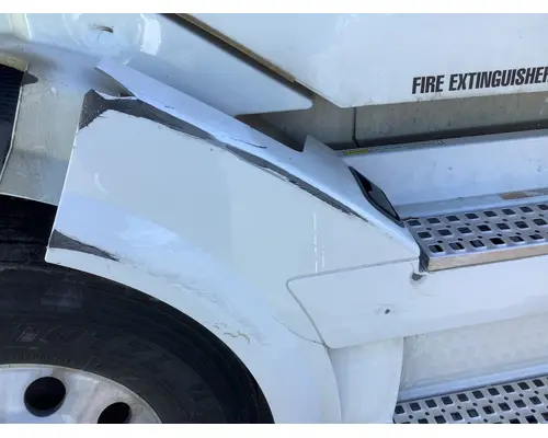Volvo VNL Fairing (Side)
