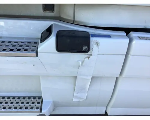 Volvo VNL Fairing (Side)