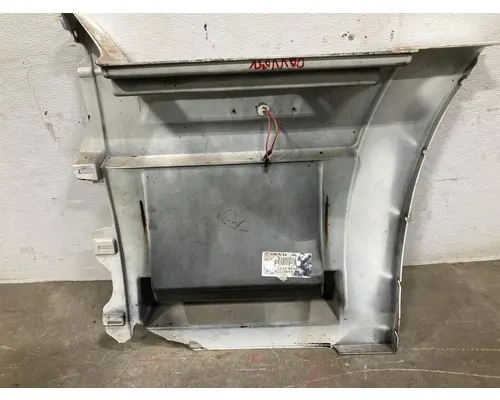 Volvo VNL Fairing (Side)