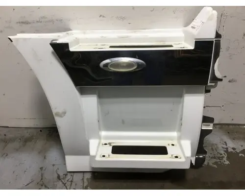 Volvo VNL Fairing (Side)