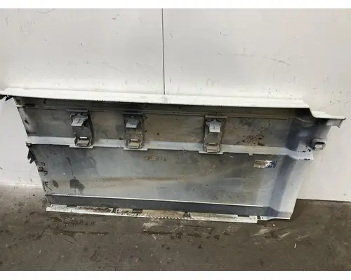 Volvo VNL Fairing (Side)