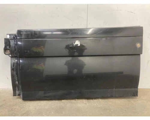 Volvo VNL Fairing (Side)