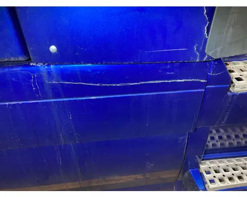 Volvo VNL Fairing (Side)