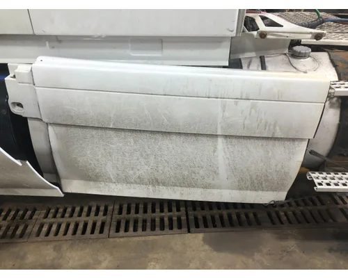 Volvo VNL Fairing (Side)