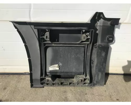 Volvo VNL Fairing (Side)