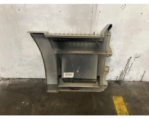 Volvo VNL Fairing (Side)
