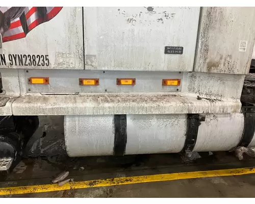 Volvo VNL Fairing (Side)