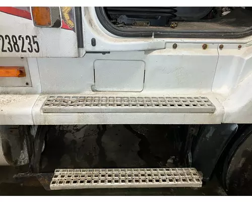 Volvo VNL Fairing (Side)