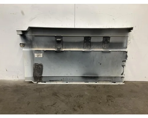 Volvo VNL Fairing (Side)