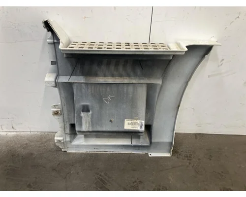 Volvo VNL Fairing (Side)