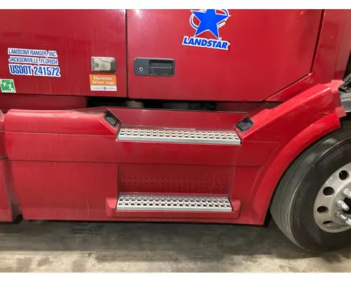 Volvo VNL Fairing (Side)