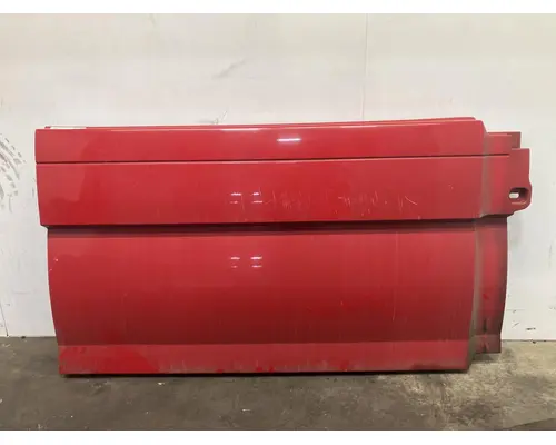 Volvo VNL Fairing (Side)