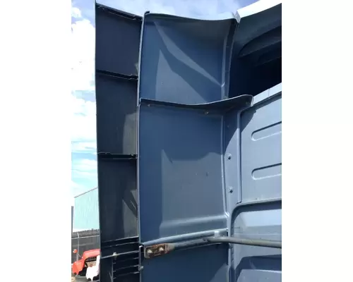 Volvo VNL Fairing (Side)