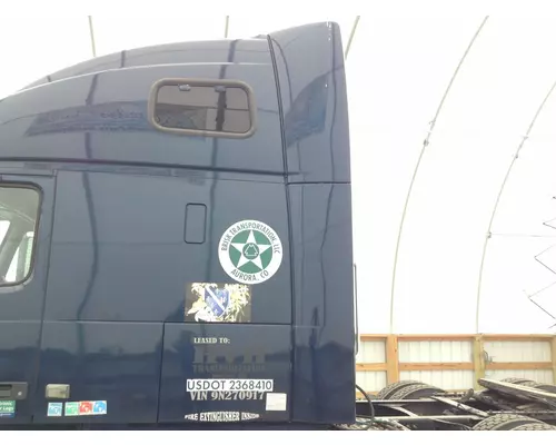 Volvo VNL Fairing (Side)