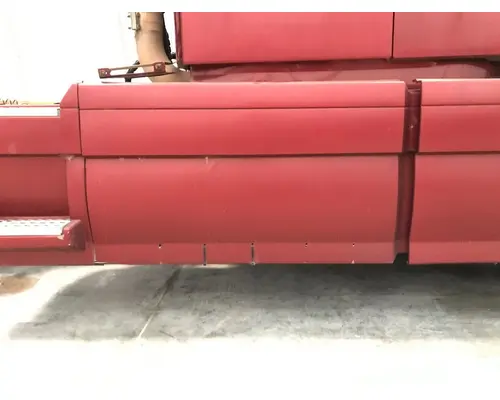 Volvo VNL Fairing (Side)