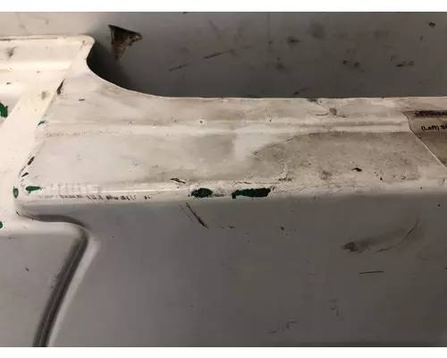 Volvo VNL Fairing (Side)