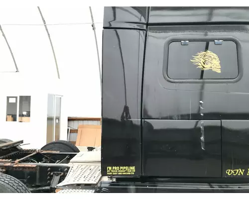 Volvo VNL Fairing (Side)