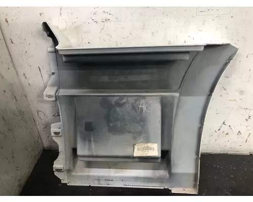 Volvo VNL Fairing (Side)