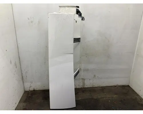 Volvo VNL Fairing (Side)