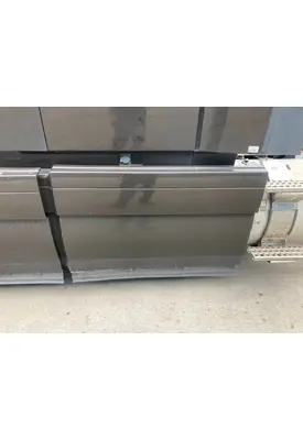 Volvo VNL Fairing (Side)