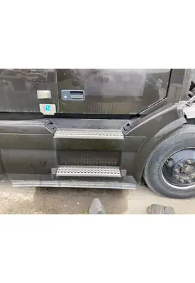 Volvo VNL Fairing (Side)