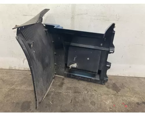 Volvo VNL Fairing (Side)