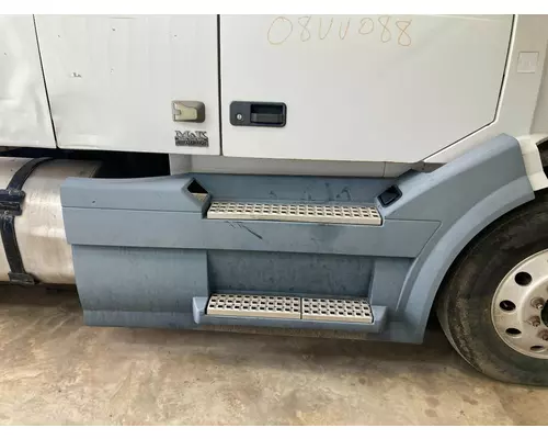 Volvo VNL Fairing (Side)