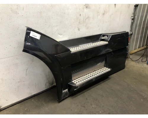 Volvo VNL Fairing (Side)