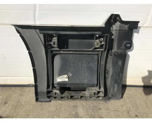 Volvo VNL Fairing (Side)