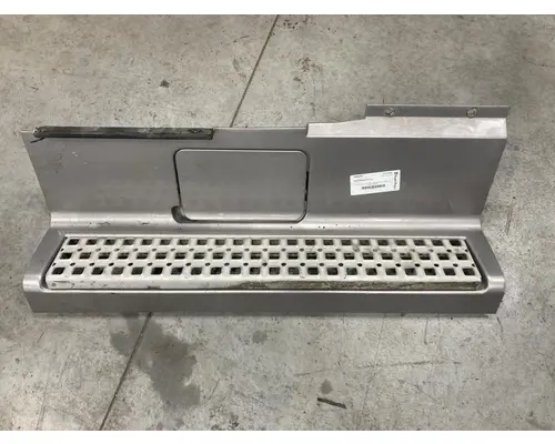 Volvo VNL Fairing (Side)