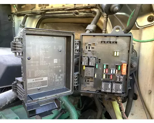 Volvo VNL Fuse Box