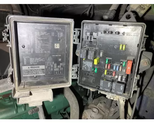 Volvo VNL Fuse Box