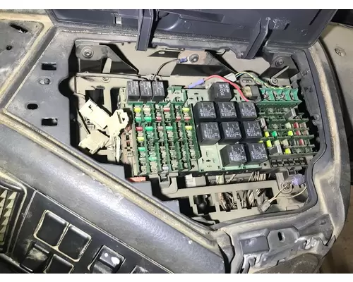 Volvo VNL Fuse Box