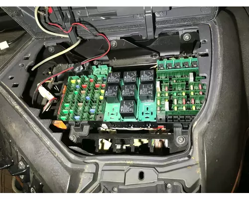 Volvo VNL Fuse Box