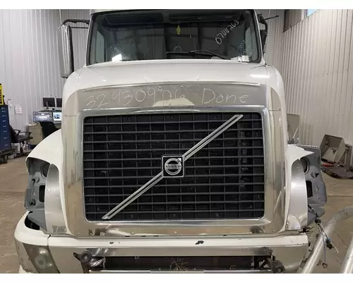 Volvo VNL Grille