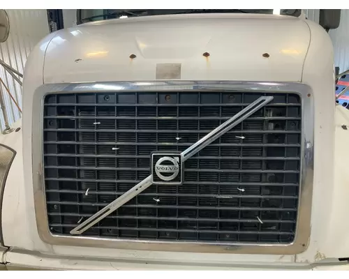 Volvo VNL Grille