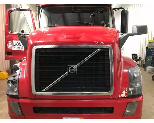 Volvo VNL Grille