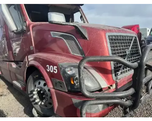 Volvo VNL Grille