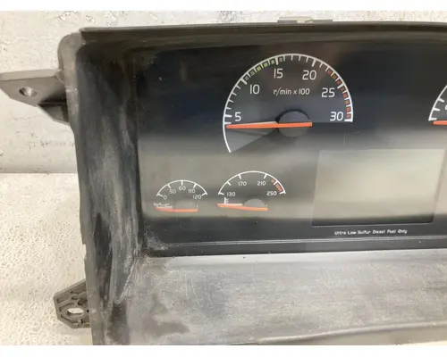 Volvo VNL Instrument Cluster