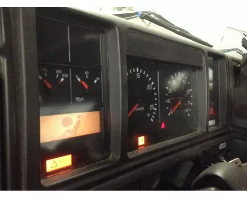 Volvo VNL Instrument Cluster