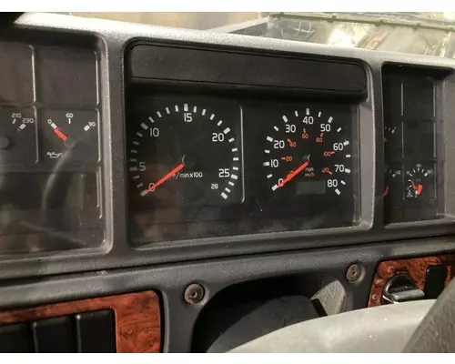 Volvo VNL Instrument Cluster