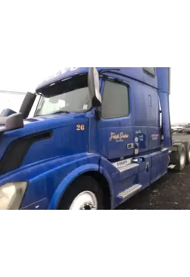 Volvo VNL Mirror (Side View)