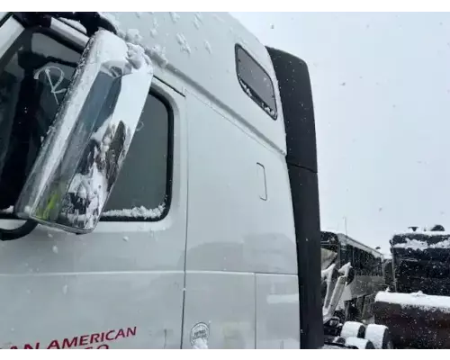 Volvo VNL Mirror (Side View)