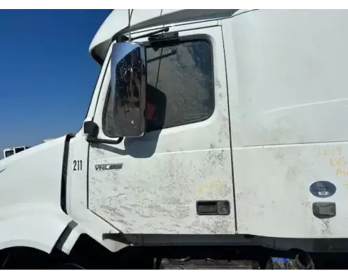 Volvo VNL Mirror (Side View)