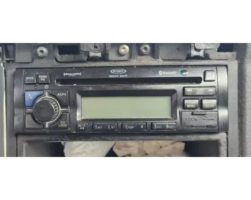 Volvo VNL Radio