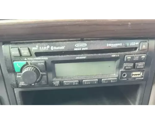 Volvo VNL Radio