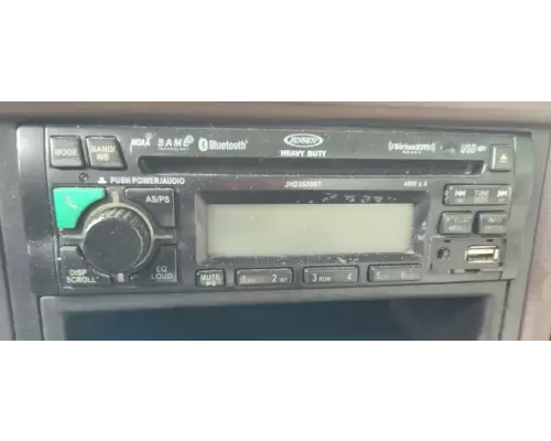 Volvo VNL Radio